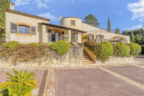 3 bedrooms Villa in Grasse, France No. 100286 2