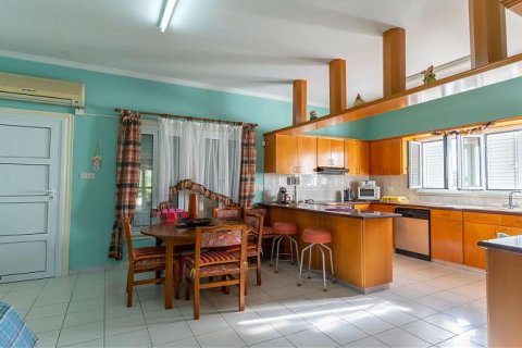 5 bedrooms Villa in Limassol, Cyprus No. 37812 5