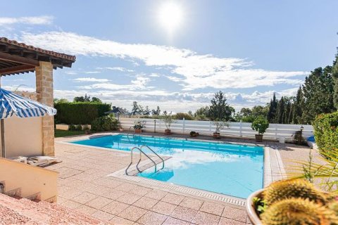 5 bedrooms Villa in Limassol, Cyprus No. 37812 4