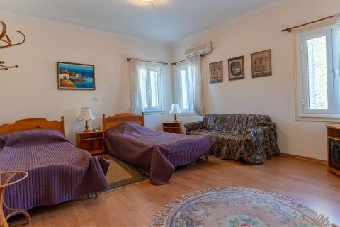 5 bedrooms Villa in Limassol, Cyprus No. 37812 15