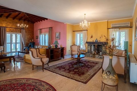 5 bedrooms Villa in Limassol, Cyprus No. 37812 8