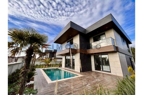 5 bedrooms Villa in Silivri, Turkey No. 115465