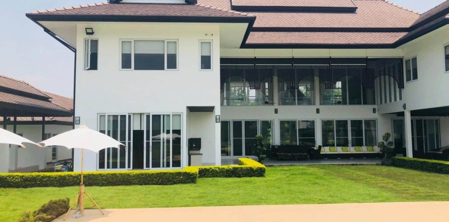 5 bedrooms House in Chiang Mai, Thailand No. 97737