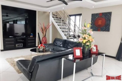 5 bedrooms House in Pattaya, Thailand No. 96935 18