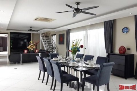 5 bedrooms House in Pattaya, Thailand No. 96935 22