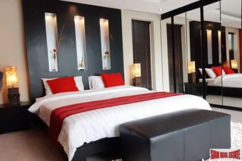 5 bedrooms House in Pattaya, Thailand No. 96935 14