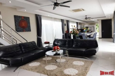 5 bedrooms House in Pattaya, Thailand No. 96935 17