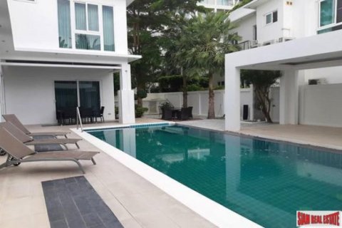 5 bedrooms House in Pattaya, Thailand No. 96935 30