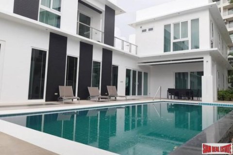 5 bedrooms House in Pattaya, Thailand No. 96935 1
