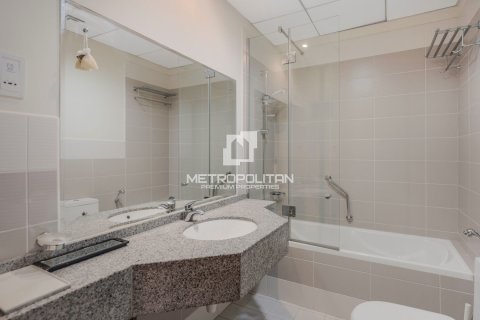 2 bedrooms Apartment in Nguyen Thi Minh Khai, Vietnam No. 42375 18