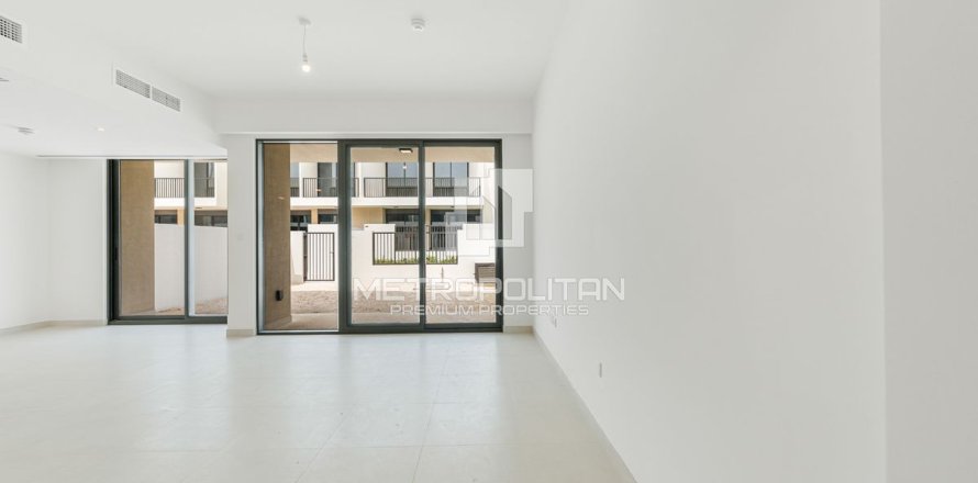 3 bedrooms Townhouse in Town Square, UAE No. 119029