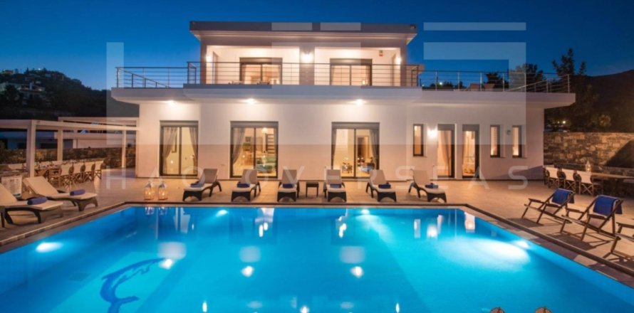 5 bedrooms Villa in Agios Nikolaos, Greece No. 24350