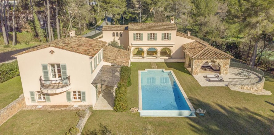 5 bedrooms Villa in Mougins, France No. 80612