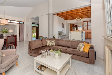 5 bedrooms Villa in Chania, Greece No. 23870 4