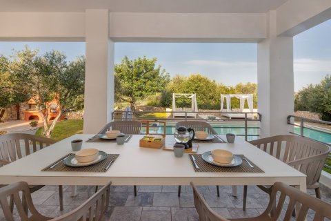 5 bedrooms Villa in Chania, Greece No. 23870 10