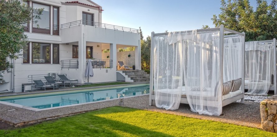 5 bedrooms Villa in Chania, Greece No. 23870