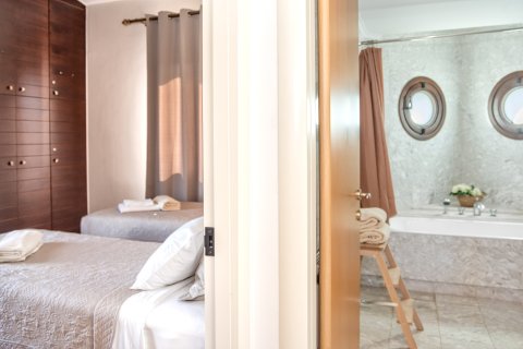 5 bedrooms Villa in Chania, Greece No. 23870 15