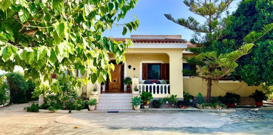 3 bedrooms Villa in Daya Vieja, Spain No. 128419