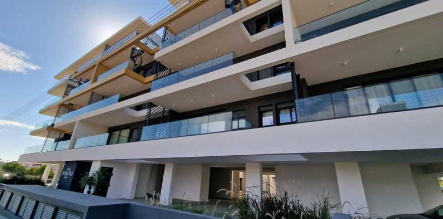 3 bedrooms Apartment in Agios Athanasios, Cyprus No. 103992