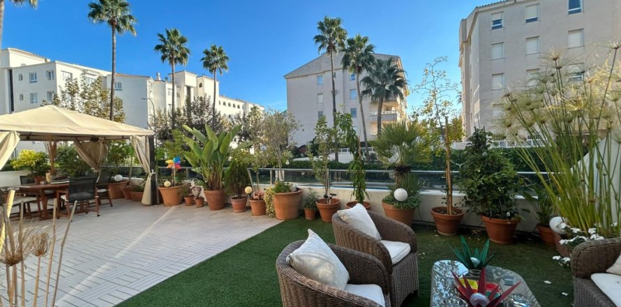 2 bedrooms Land in Albir, Spain No. 124635