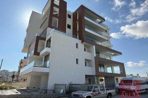 2 bedrooms Apartment in Larnaca, Cyprus No. 80076 3