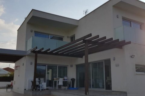 Вилла с 3 спальнями в Лимассол, Кипр №106265 4