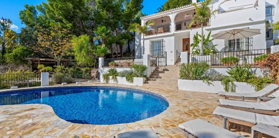 6 bedrooms Land in Altea, Spain No. 126096