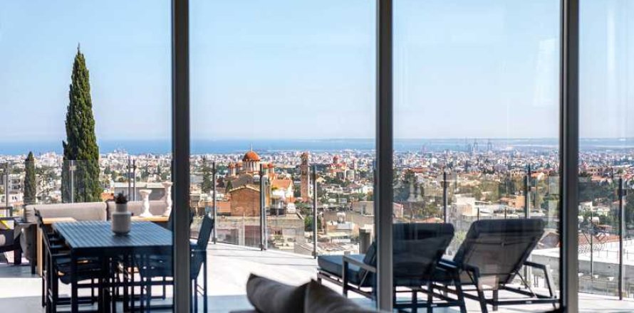 3 bedrooms Penthouse in Limassol, Cyprus No. 102138