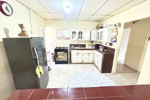 3 bedrooms House in Vista Alegre, Panama No. 109759 2