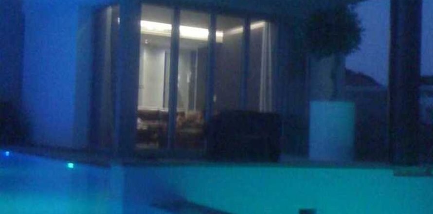 Дом с 5 спальнями в Пареклисия, Кипр №39640