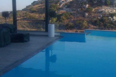 Дом с 5 спальнями в Пареклисия, Кипр №39640 3