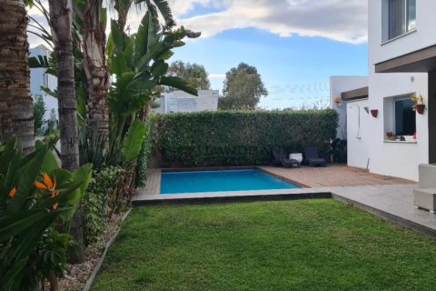 Дом с 4 спальнями в Лакатамия, Кипр №76808 9