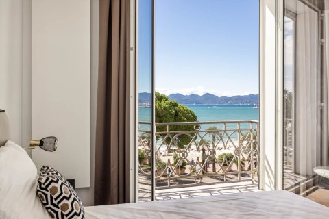 1 bedroom Apartment in Cannes, France No. 68859 8