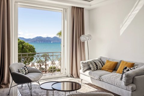 1 bedroom Apartment in Cannes, France No. 68859 2