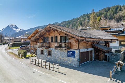 7 bedrooms House in Morzine, France No. 100132 2