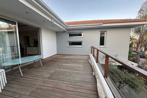 Дом с 4 спальнями в Лакатамия, Кипр №62564 9