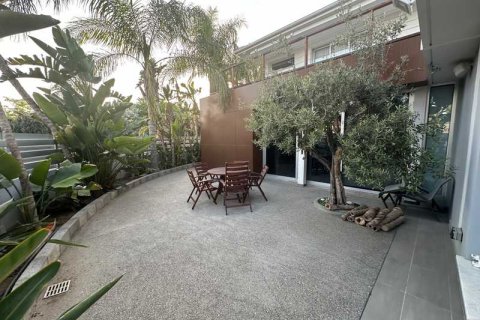 Дом с 4 спальнями в Лакатамия, Кипр №62564 1