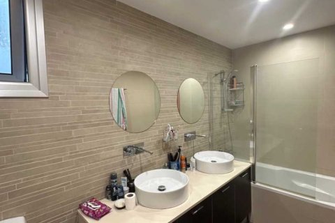 Дом с 4 спальнями в Лакатамия, Кипр №62564 12