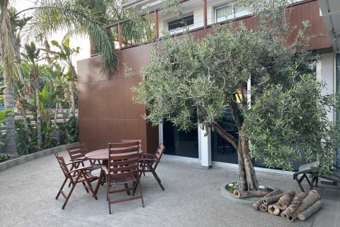 Дом с 4 спальнями в Лакатамия, Кипр №62564 2