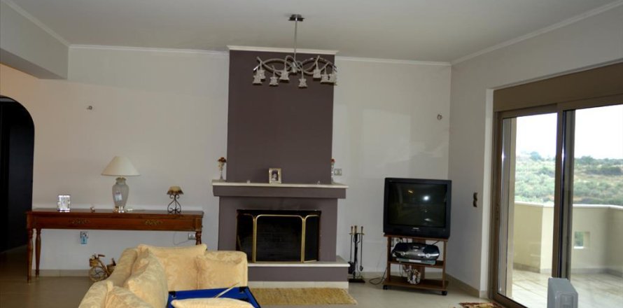 4 dormitorios House en Agioi Theodoroi, Greece No. 123991