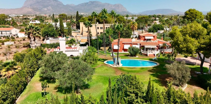 5 bedrooms Villa in Benidorm, Spain No. 128177