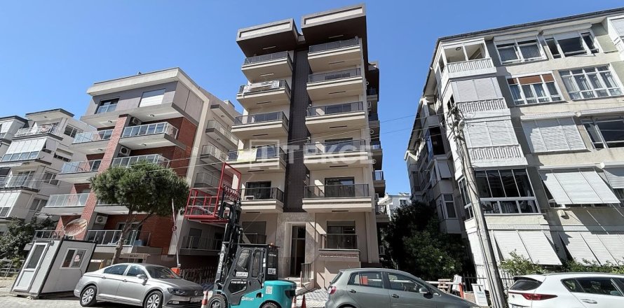 3 bedrooms Apartment in Izmir, Turkey No. 113213