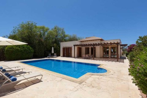 3 bedrooms House in Paphos, Cyprus No. 80822 2