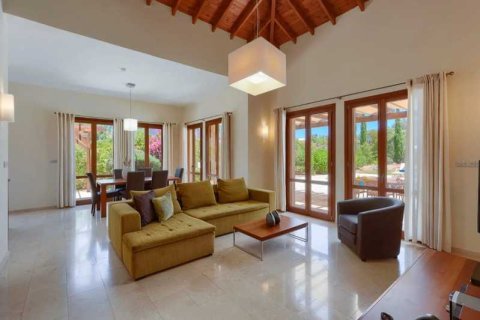 3 bedrooms House in Paphos, Cyprus No. 80822 4