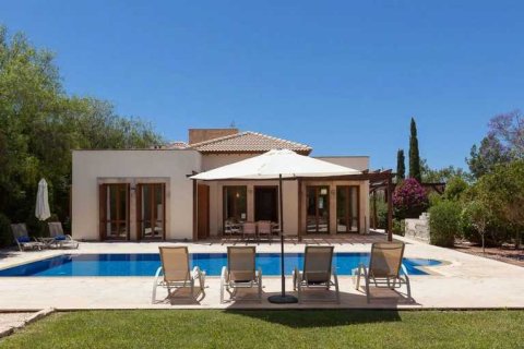 3 bedrooms House in Paphos, Cyprus No. 80822 1