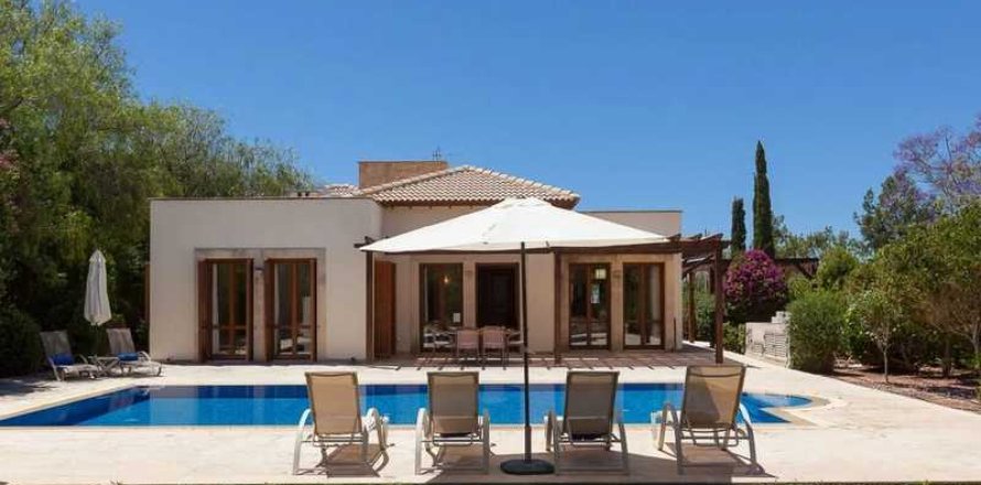 3 bedrooms House in Paphos, Cyprus No. 80822