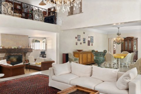 13 bedrooms House in Grasse, France No. 99797 4