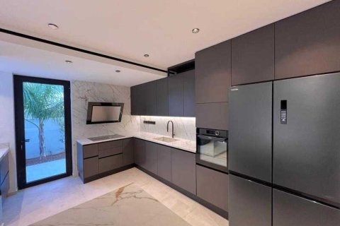 7 chambres House à Strovolos, Cyprus No. 31158 3