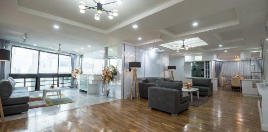 3 bedrooms Apartment in Bangkok, Thailand No. 98130