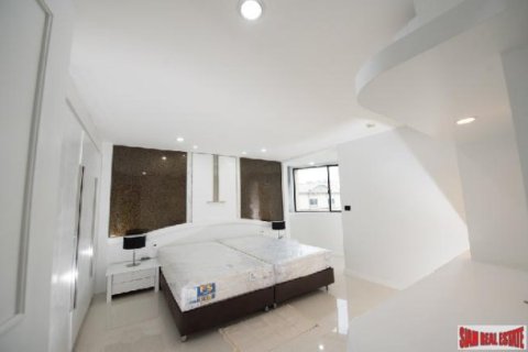3 bedrooms Apartment in Bangkok, Thailand No. 98130 10